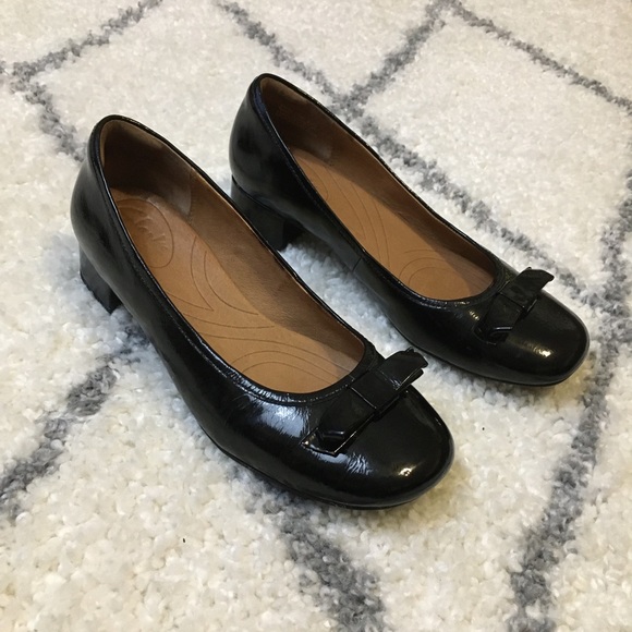 Clarks Shoes - CLARKS Patent Leather Sz 7M